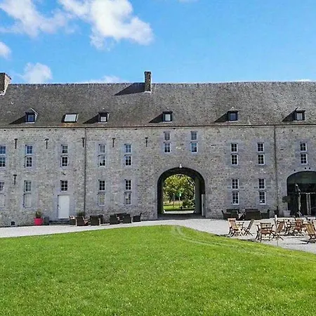 Dependance Du Chateaux De *