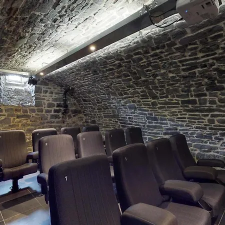 Dependance Du Chateaux De