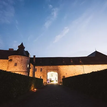 Сasa de vacaciones Dependance Du Chateaux De